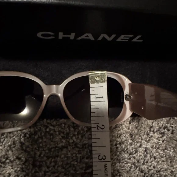 CHANEL Black and Pink Oversized Sunglasses - Picture 16 of 16